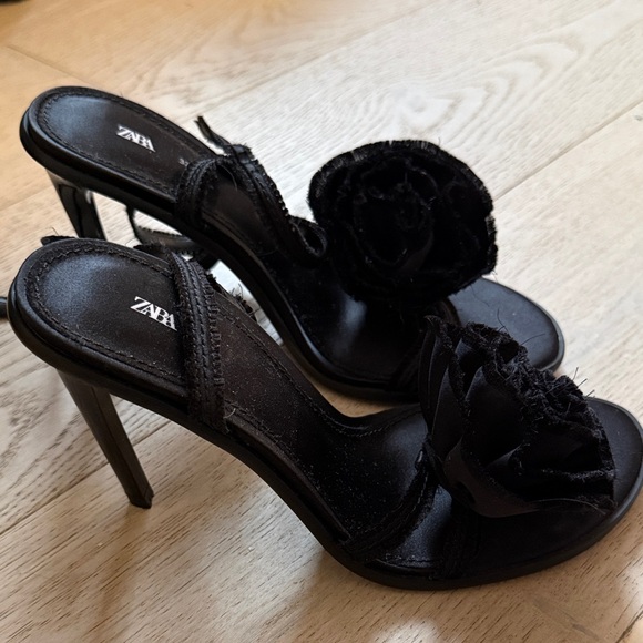 Zara Black Floral Heeled Sandals - Picture 1 of 4